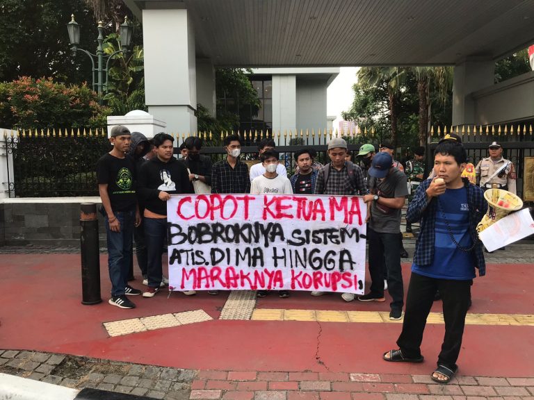 Demonstrasi Massa AMUK Kota Tangerang: Ketua Mahkamah Agung Dikecam atas Dugaan Perlindungan Terhadap Kasus Korupsi