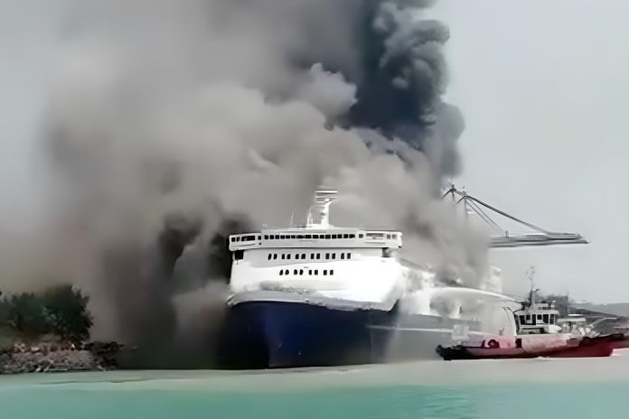 Kapal Terbakar di Pelabuhan Kiat Merak, Banten