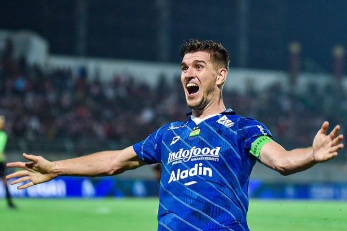 IMG_20231102_104439 Nick Kuipers sedang merayakan gol yang baru saja dicetaknya. Sumber: Dok Instagram @persib