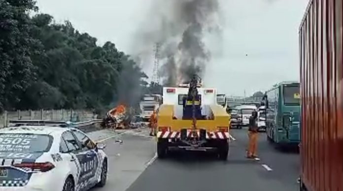Tragedi di Tol Jakarta-Cikampek