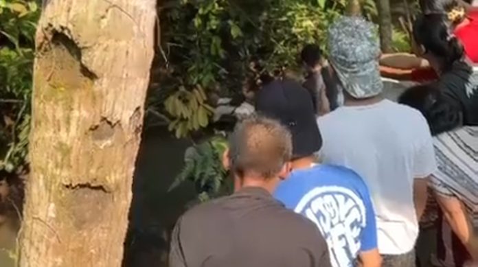 Bayi perempuan di Sungai Nagawiru Bayi perempuan di Sungai Nagawiru