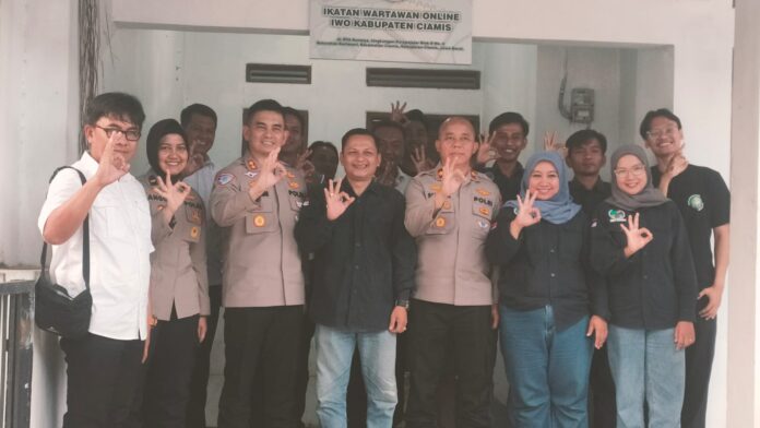 AKBP Eko Iskandar beserta jajarannya sambangi sekretariat PD. IWO Ciamis/Rizal Nurramdhani/Jabarupdate.id Silaturahmi Kapolres Ciamis