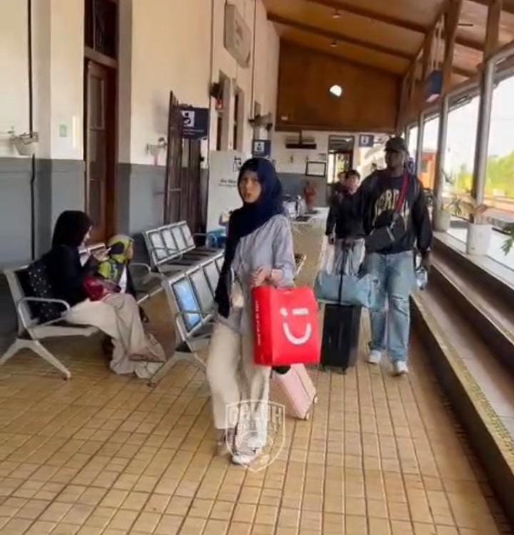 Kedatangan king Eze di Stasiun Ciamis