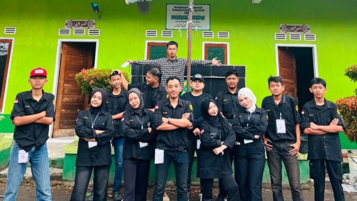 Kegiatan Karang Taruna Rangga Muda Tasikmalaya/Foto bersama: Ketua umum Muhamad Ilyas Fauzi beserta anggota jajarannya/Jabarupdate.id Kegiatan Kemerdekaan RI